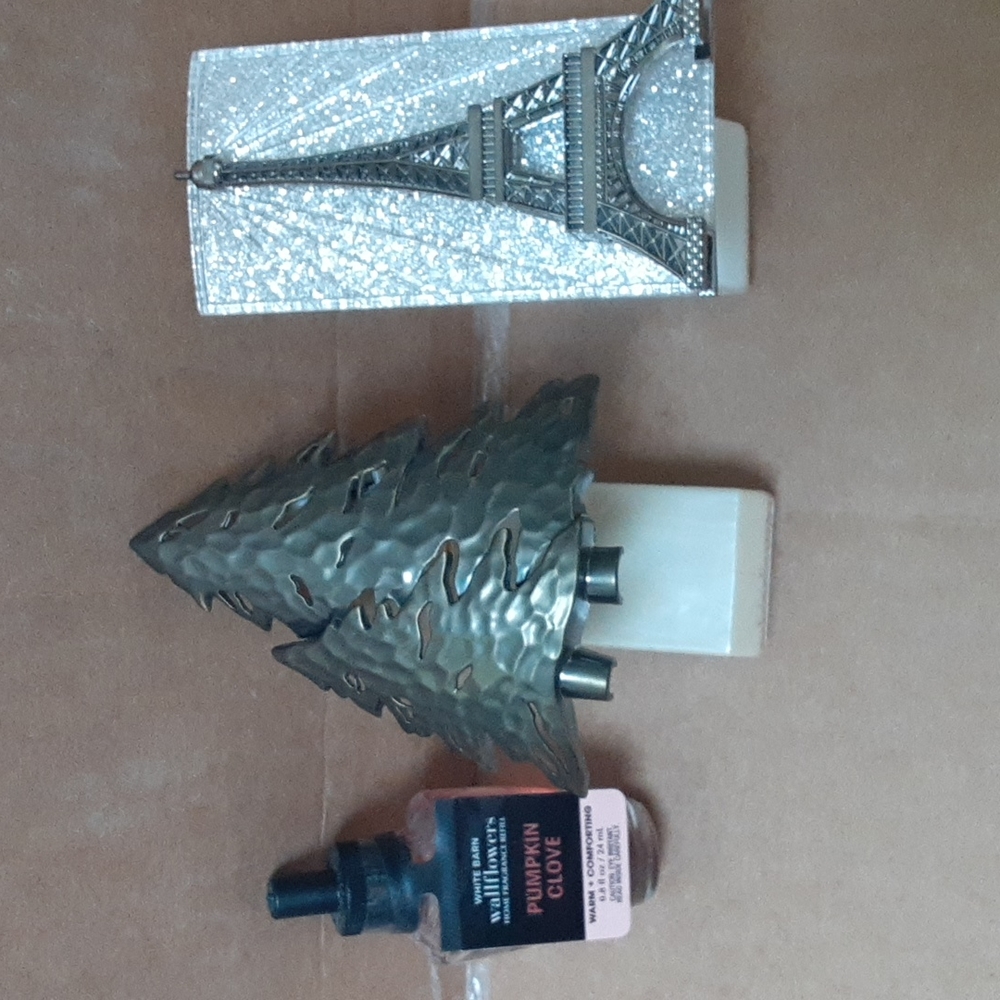 Decorative Wall Mounts Evergreen Tree & Eiffel Tower w/ Pumpkin Clove Scent